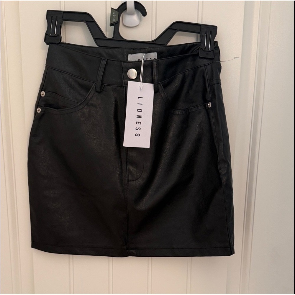 Lioness Thank You Next Mini Skirt Black Faux Leather Vegan XS US 2 AU 6 NEW - Picture 3 of 5